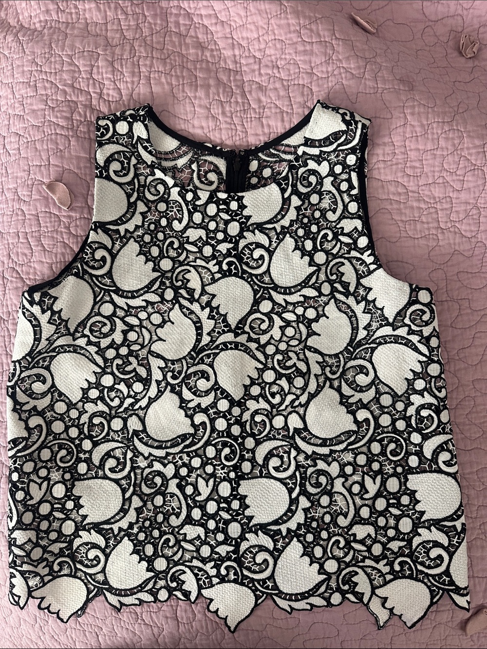 ANN TAYLOR embroidered  open lattice top, B&W, M
